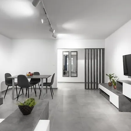 Consul, Nilie Hospitality Mgmt *