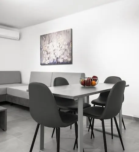 Consul, Nilie Hospitality Mgmt